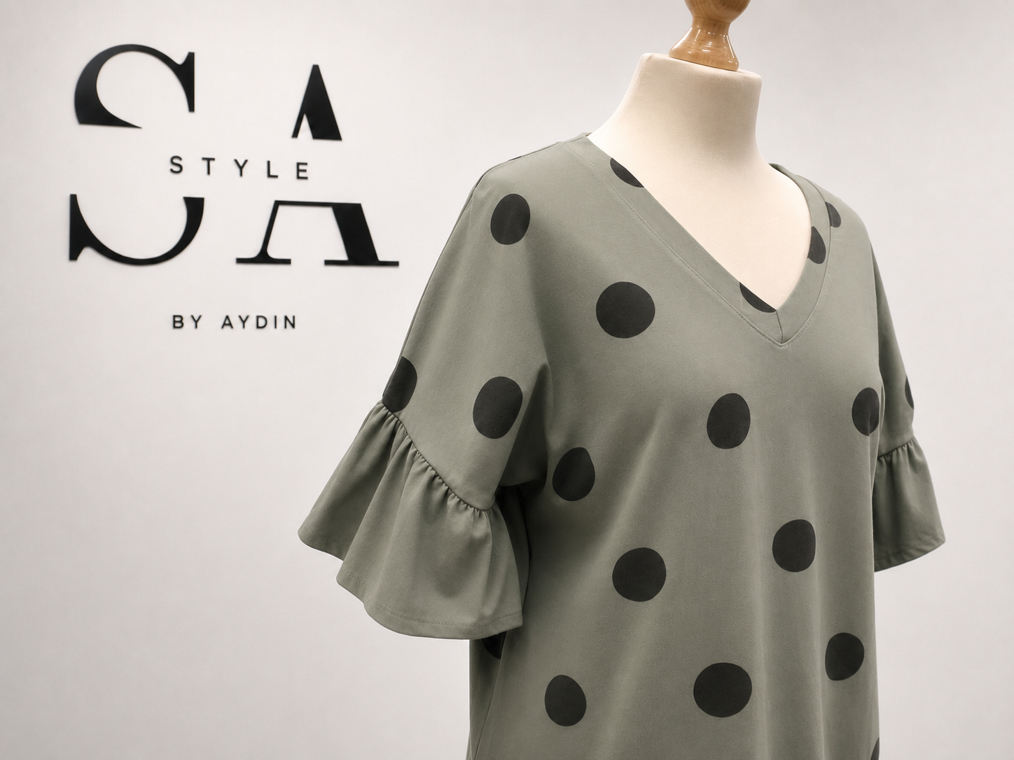 Oversize-Shirt mit Punkte-Print und Volantärmeln